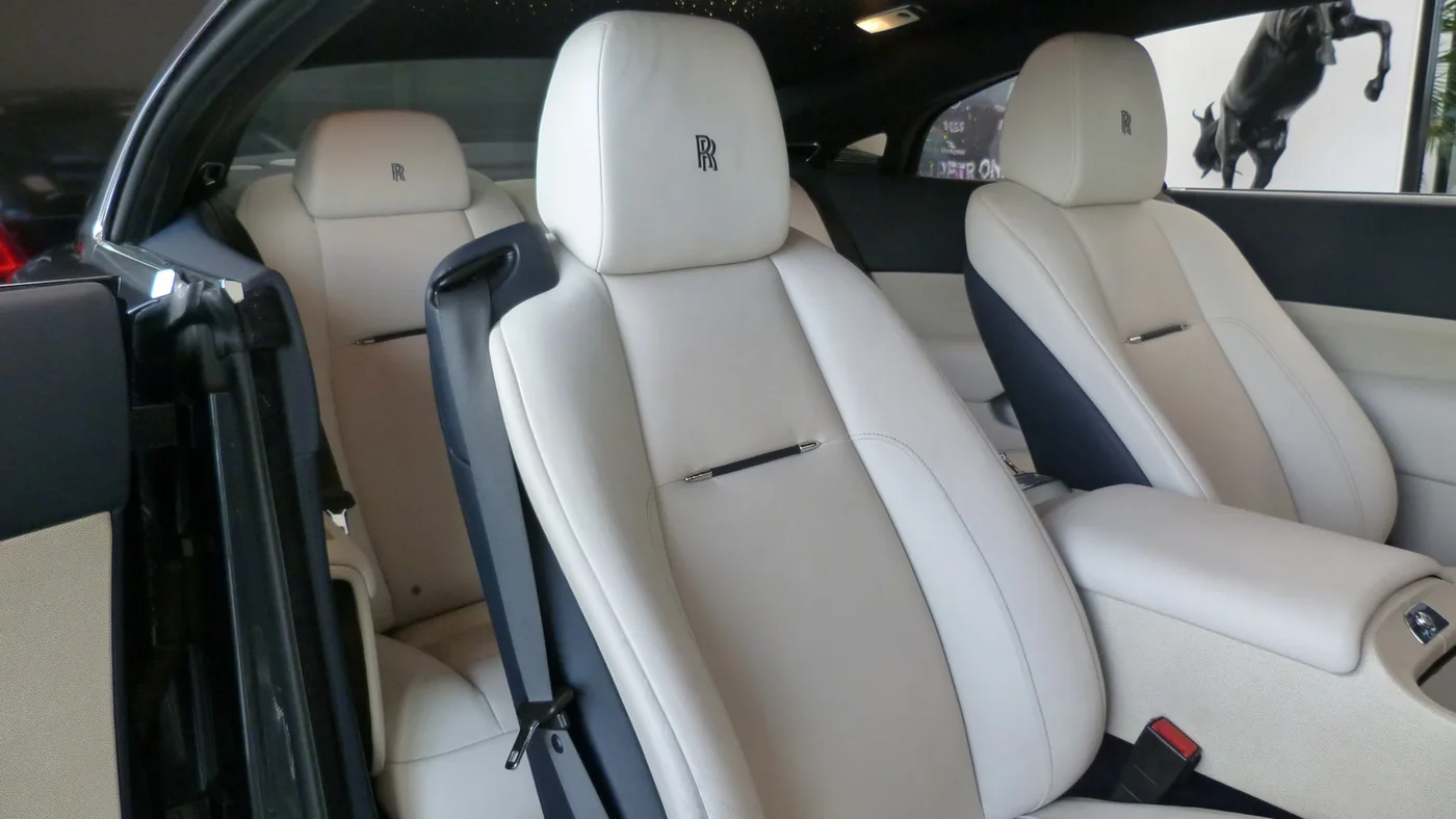 2015 Rolls-Royce Wraith angeboten von einer Vertragshändlergruppe in Cheltenham, Vereinigtes Königreich, Foto 16 von 25