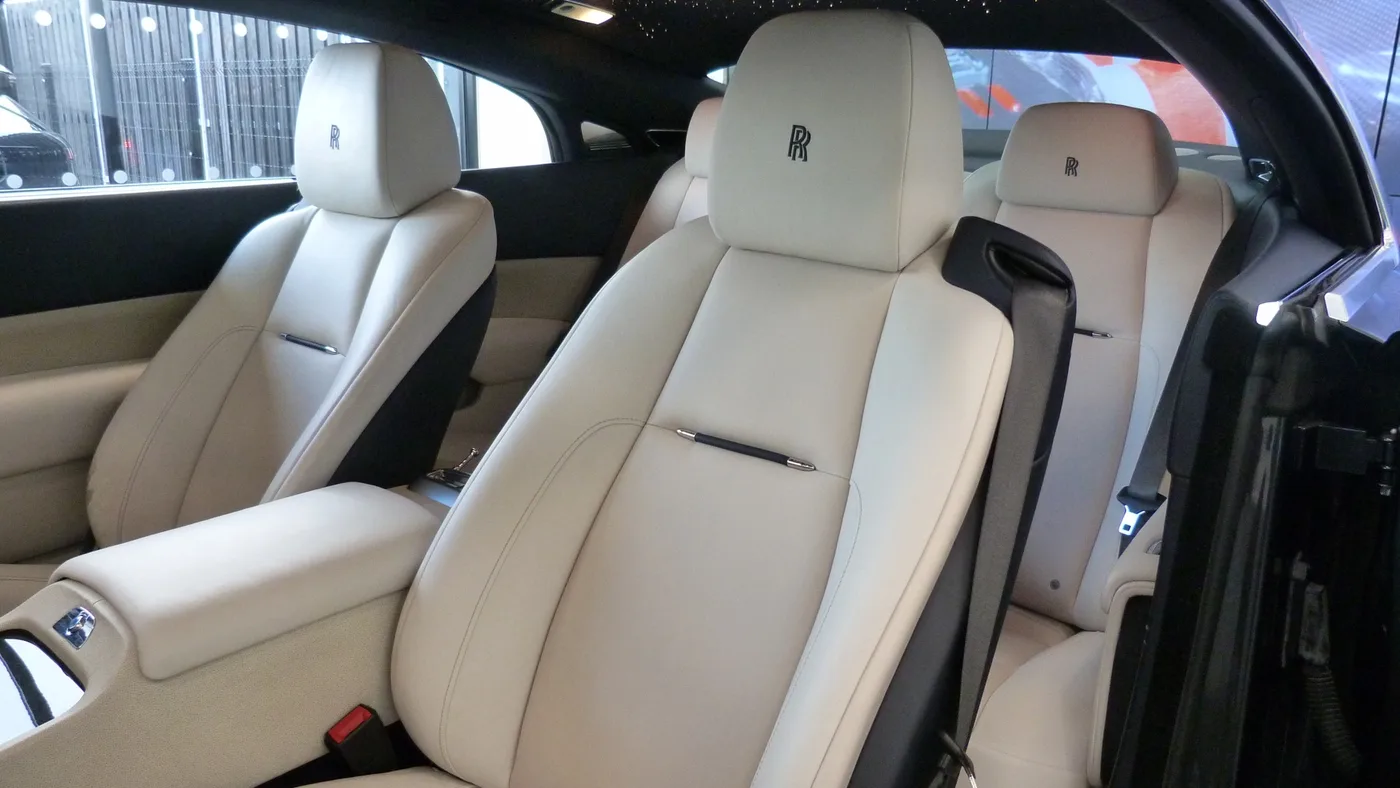 2015 Rolls-Royce Wraith angeboten von einer Vertragshändlergruppe in Cheltenham, Vereinigtes Königreich, Foto 17 von 25