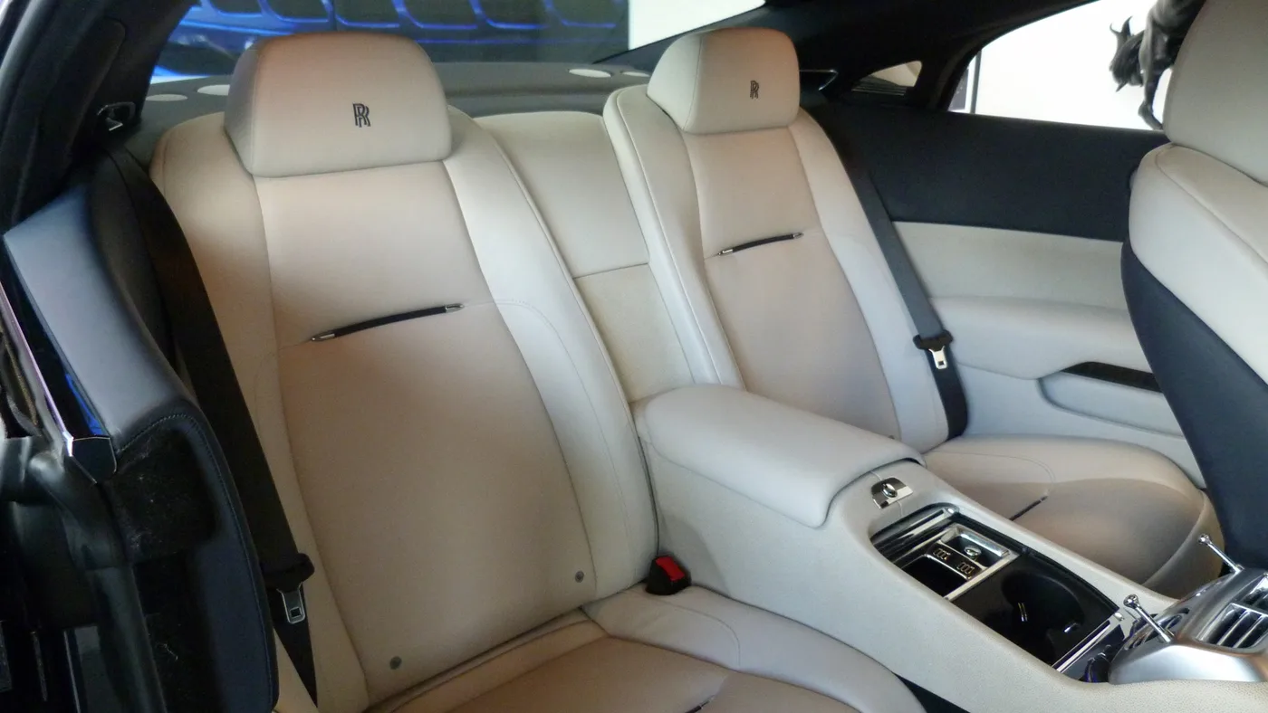 2015 Rolls-Royce Wraith angeboten von einer Vertragshändlergruppe in Cheltenham, Vereinigtes Königreich, Foto 18 von 25