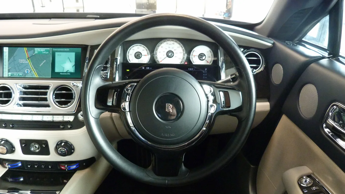 2015 Rolls-Royce Wraith angeboten von einer Vertragshändlergruppe in Cheltenham, Vereinigtes Königreich, Foto 20 von 25