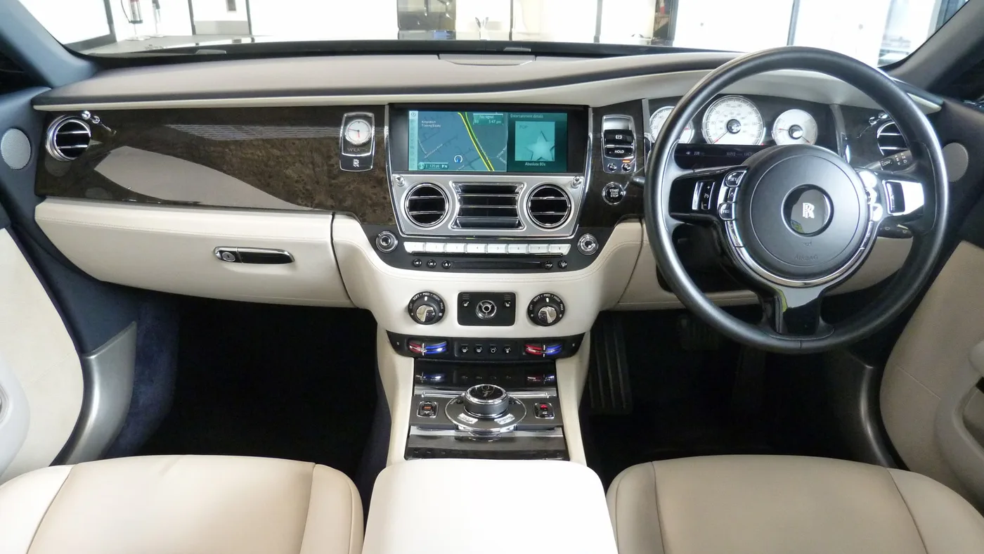 2015 Rolls-Royce Wraith angeboten von einer Vertragshändlergruppe in Cheltenham, Vereinigtes Königreich, Foto 24 von 25