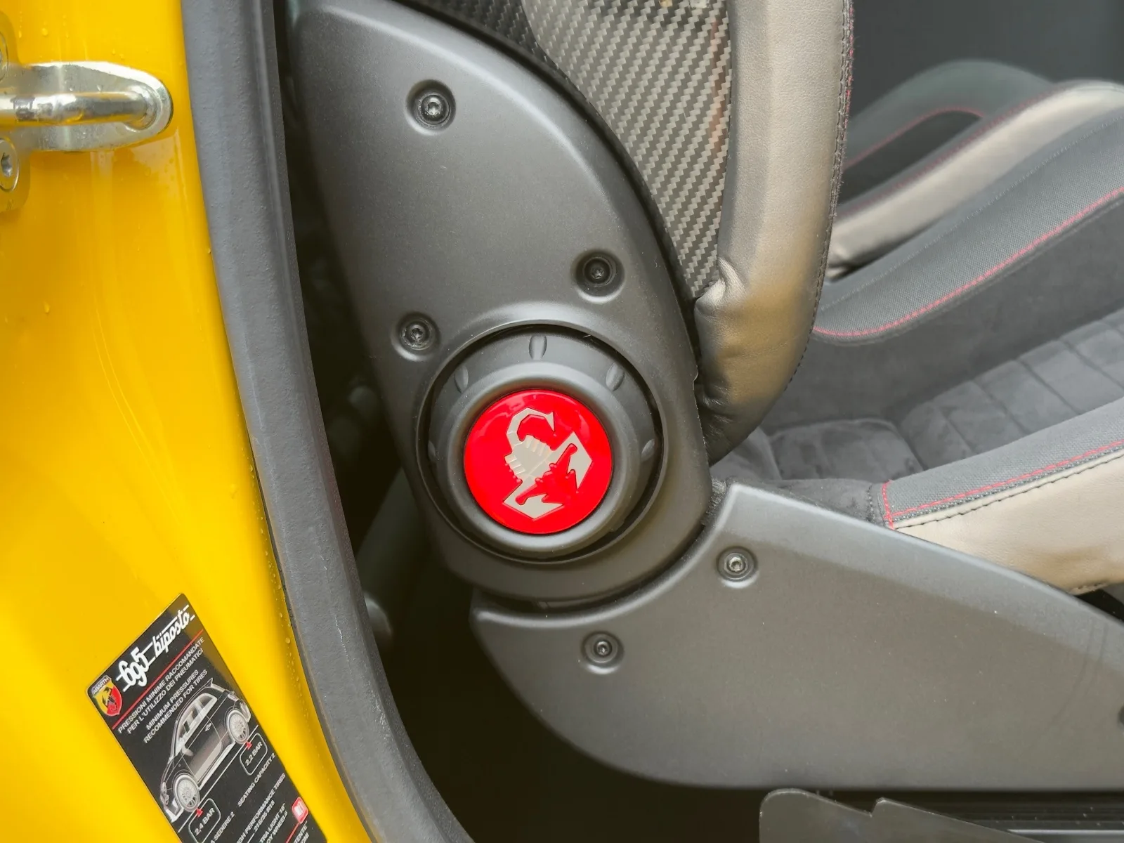 2016 Abarth 695 Biposto Record, 18/30