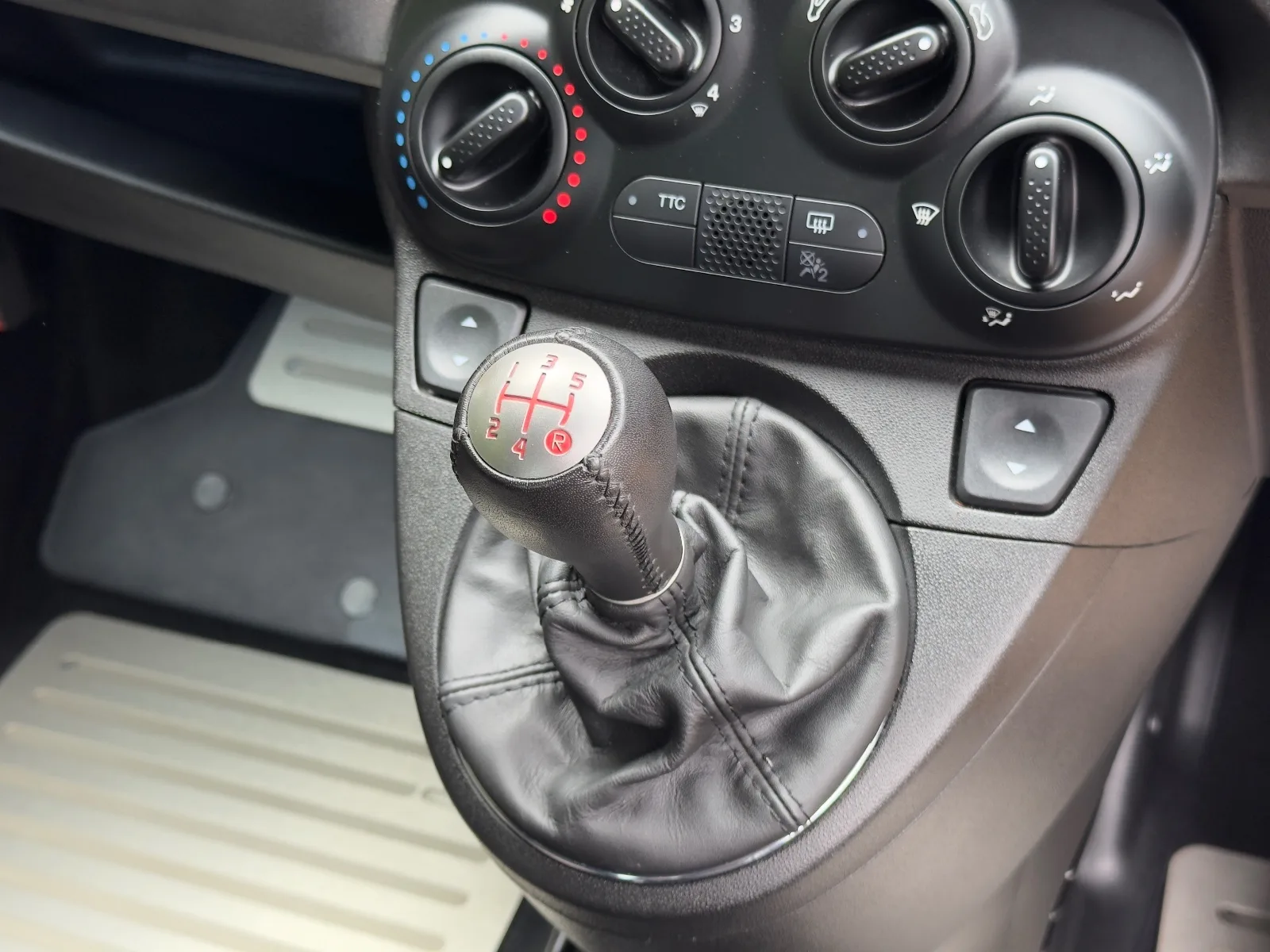 2016 Abarth 695 Biposto Record, 26/30