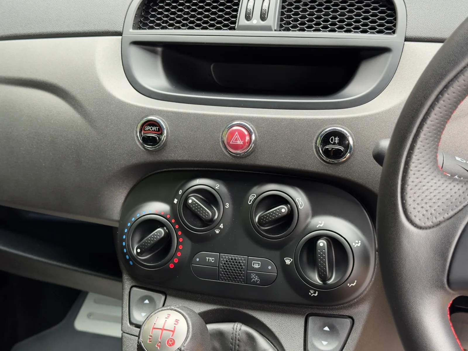 2016 Abarth 695 Biposto Record, 28/30