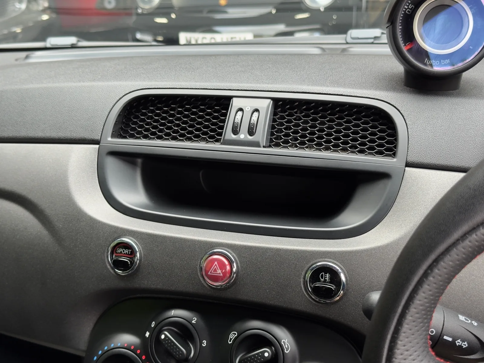 2016 Abarth 695 Biposto Record, 29/30