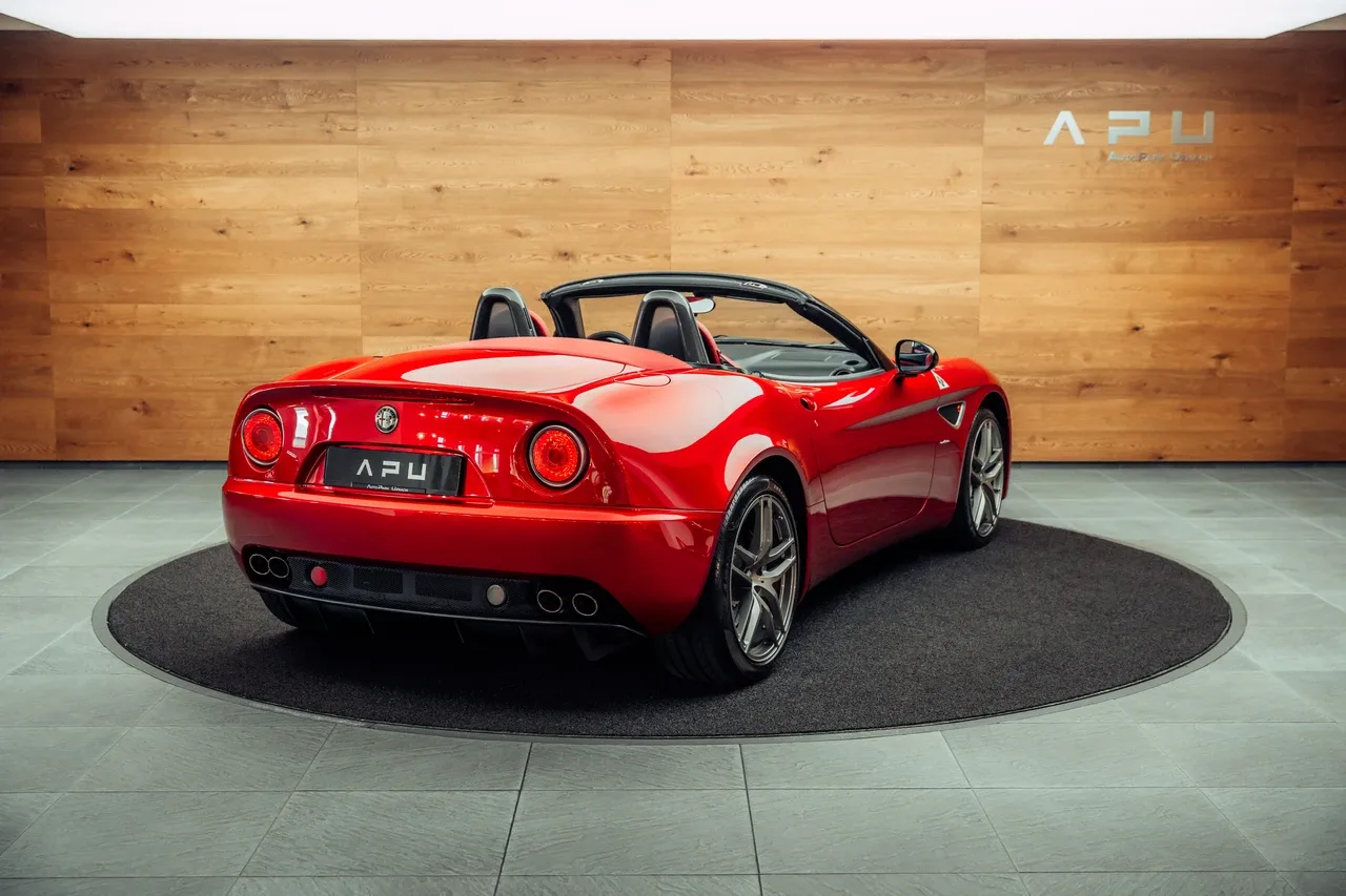 2016 Alfa Romeo 8C Spider angeboten von einem Fachhändler in Uznach, Schweiz, Hauptfoto