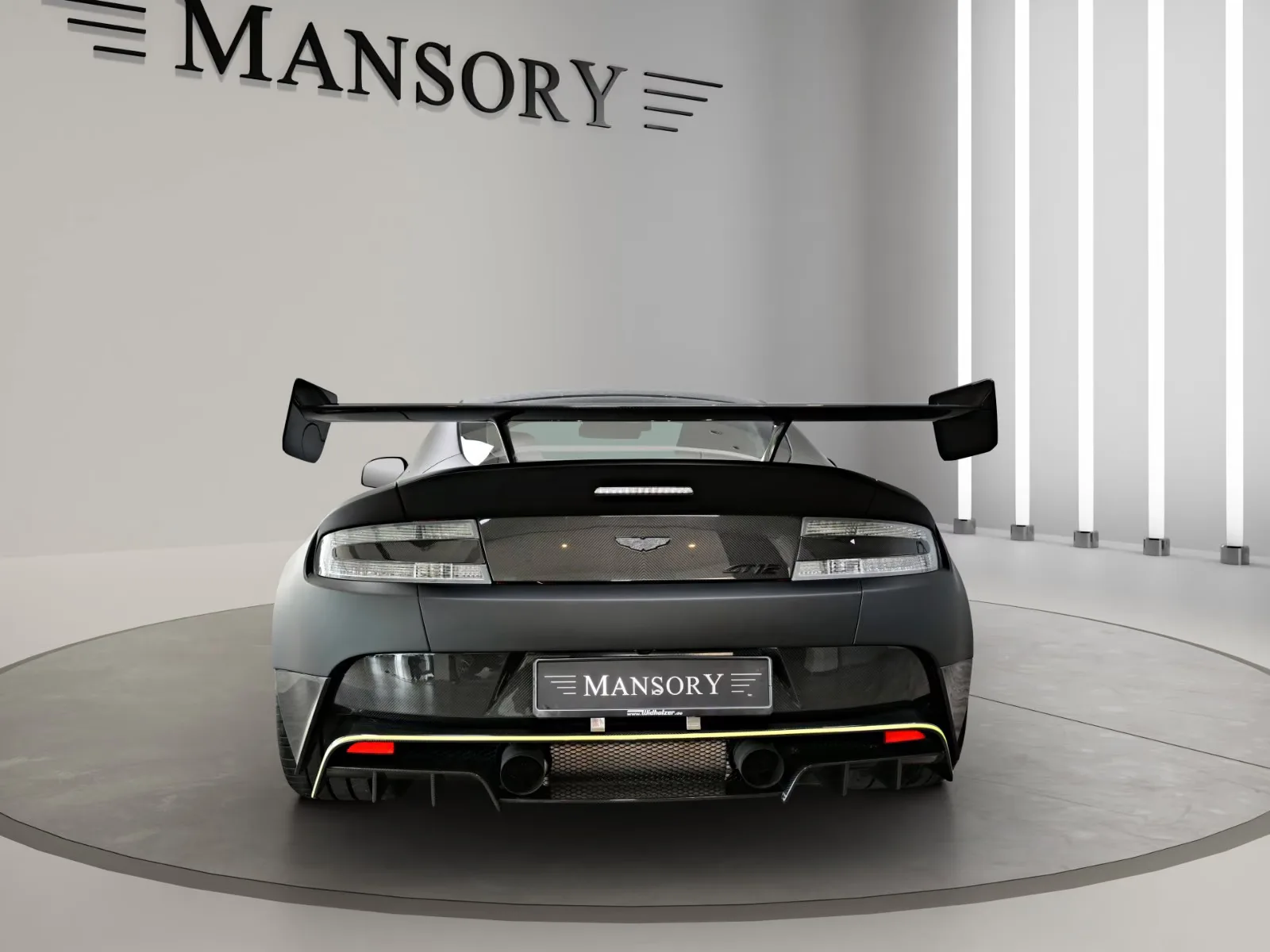 2016 Aston Martin Vantage GT12, 6/23