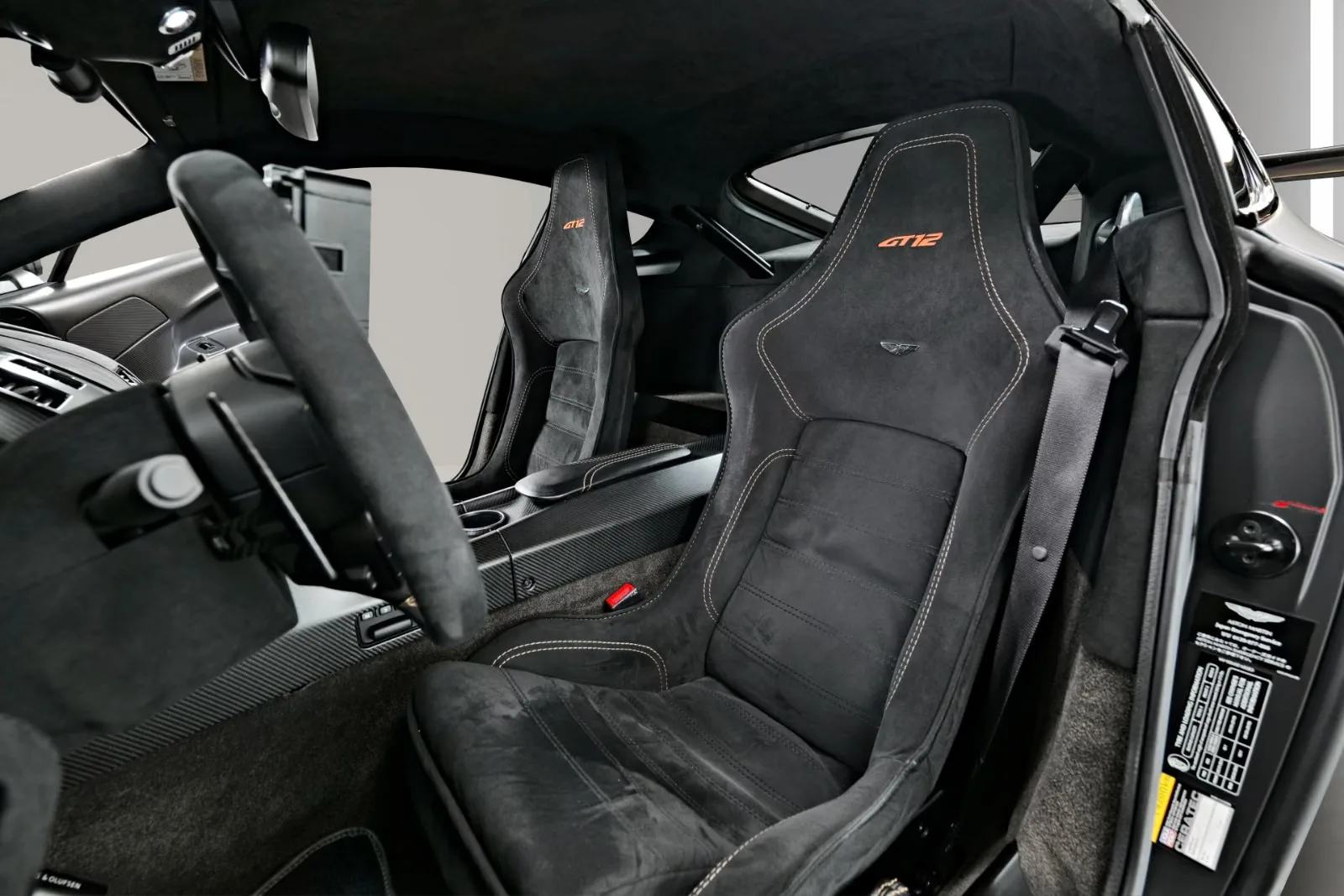 2016 Aston Martin Vantage GT12, 11/23