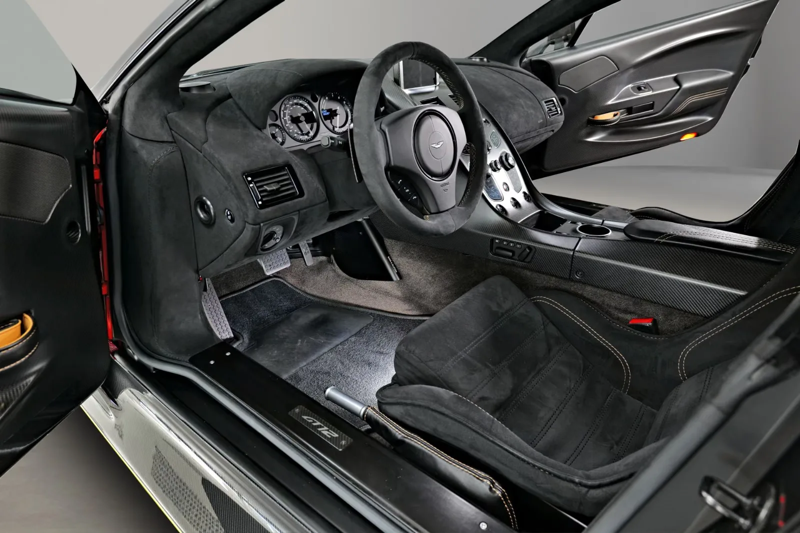 2016 Aston Martin Vantage GT12, 12/23