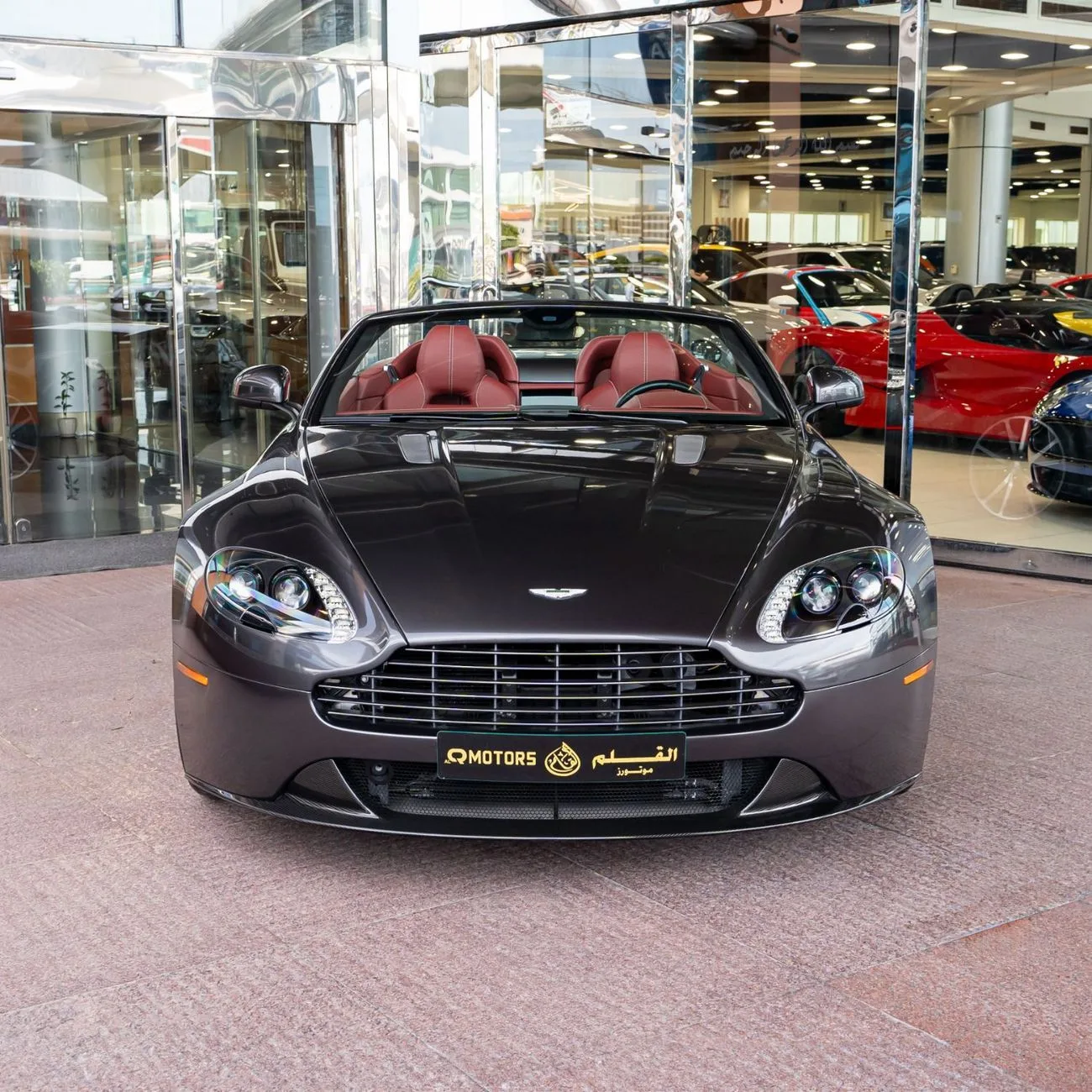 2016 Aston Martin Vantage S proposée par un concessionnaire spécialisé à Dubai, Émirats arabes unis, photo 3 sur 13