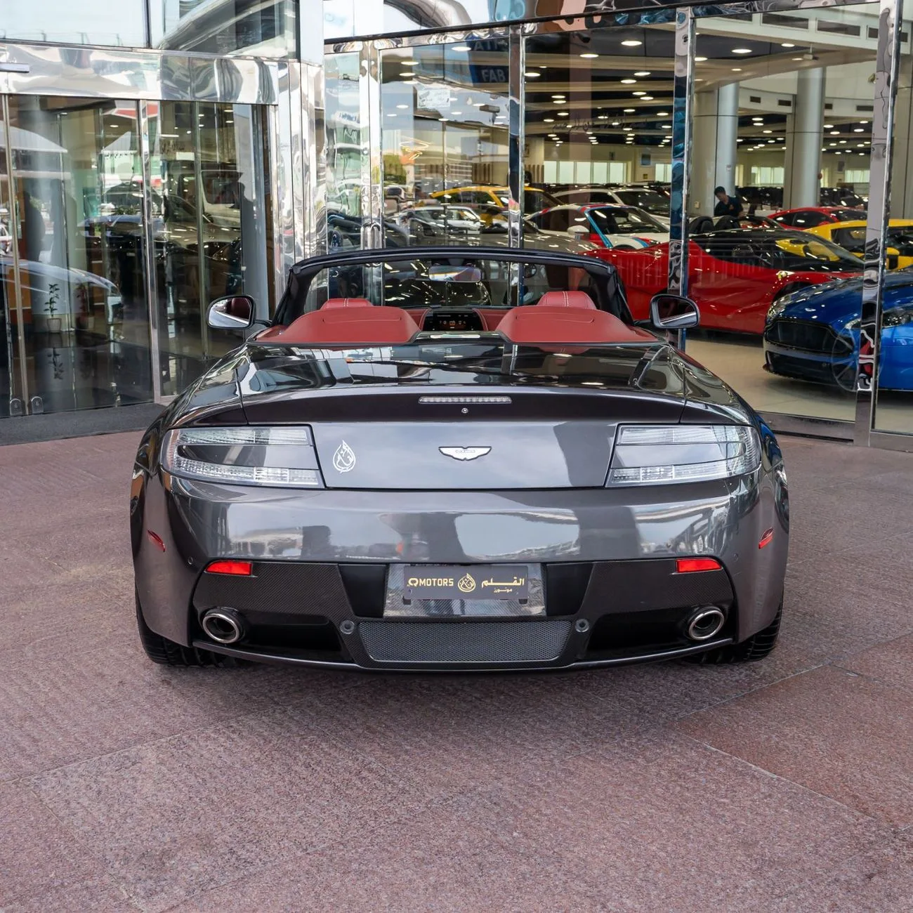 2016 Aston Martin Vantage S proposée par un concessionnaire spécialisé à Dubai, Émirats arabes unis, photo 4 sur 13