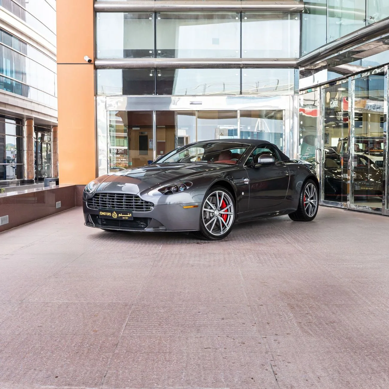 2016 Aston Martin Vantage S proposée par un concessionnaire spécialisé à Dubai, Émirats arabes unis, photo 6 sur 13