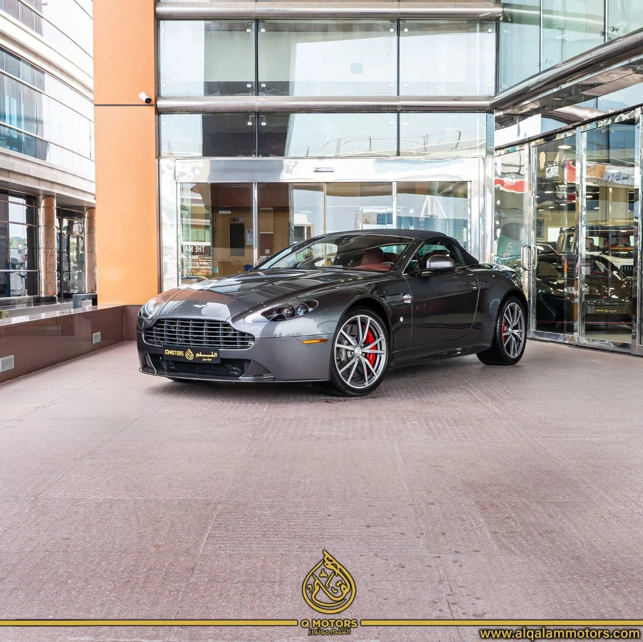 2016 Aston Martin Vantage S proposée par un concessionnaire spécialisé à Dubai, Émirats arabes unis, photo 7 sur 13
