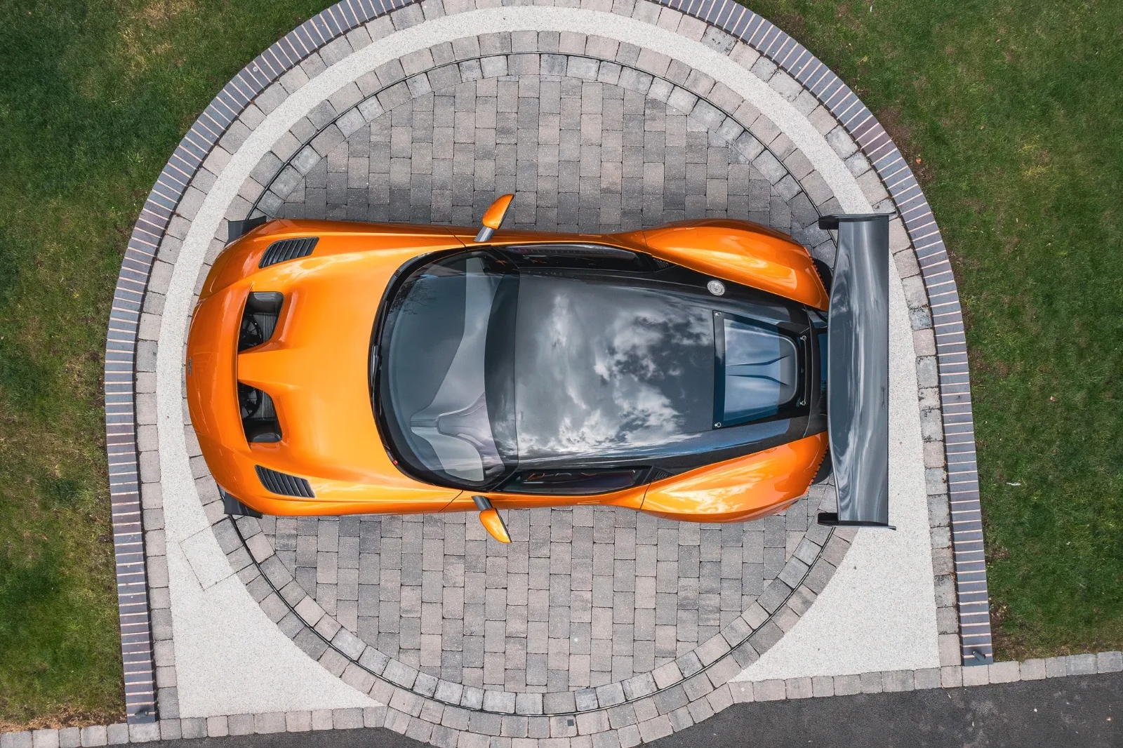 2016 Aston Martin Vulcan AMR Pro, 17/30