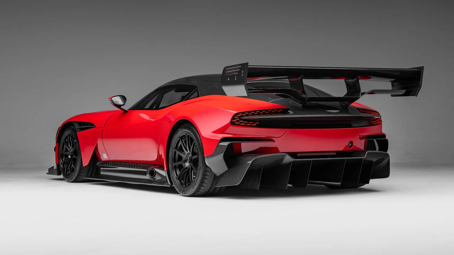 Aston Martin Vulcan de 2016, 3/29