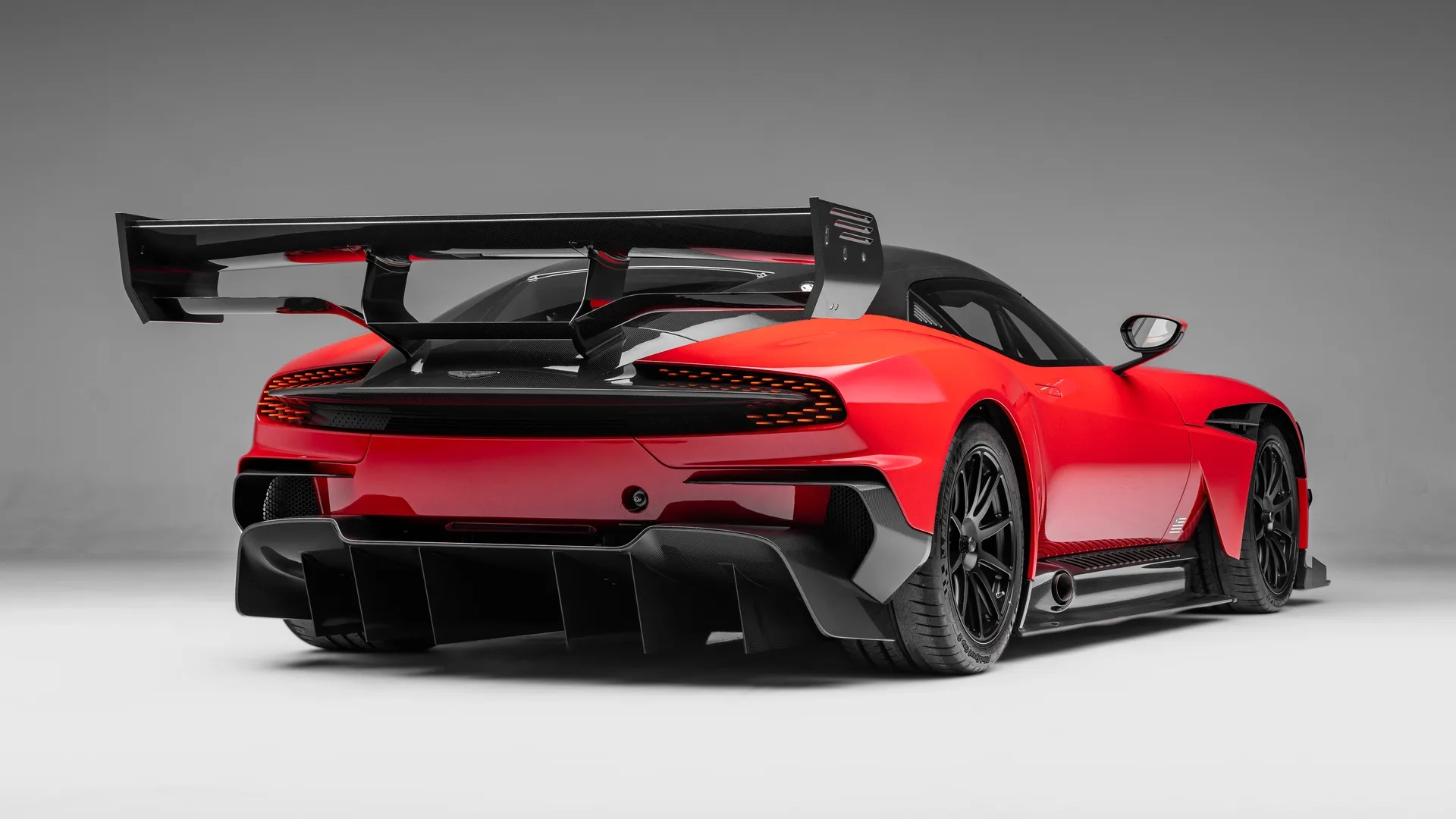 Aston Martin Vulcan de 2016, 4/29