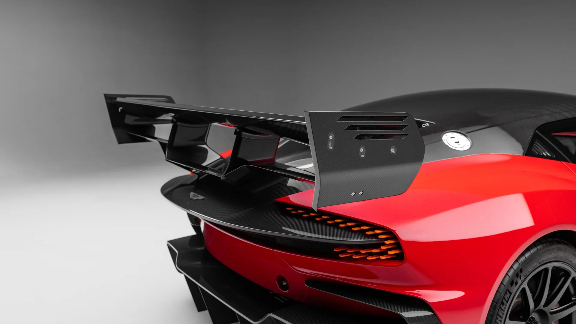 Aston Martin Vulcan de 2016, 13/29
