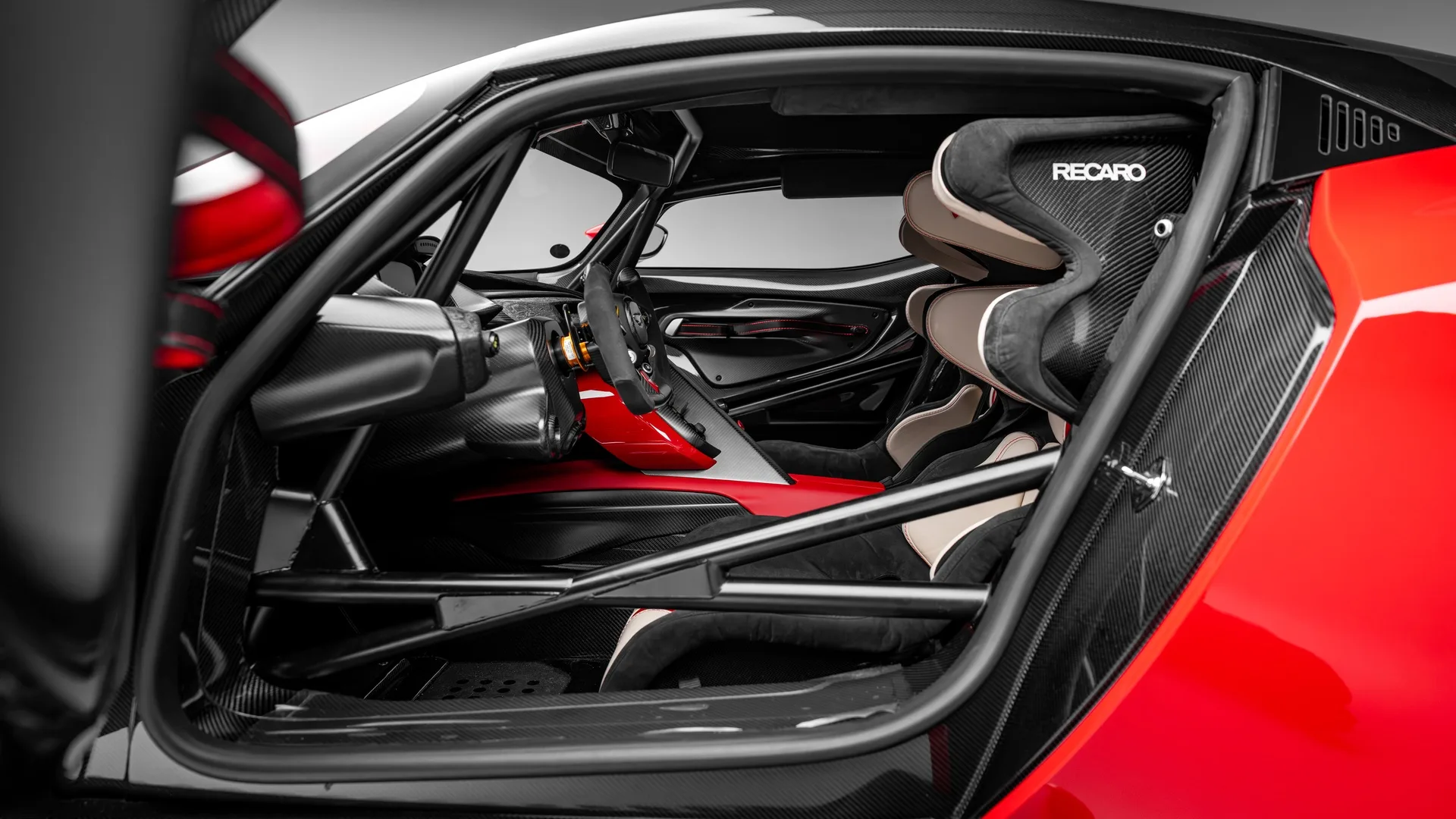 Aston Martin Vulcan de 2016, 22/29