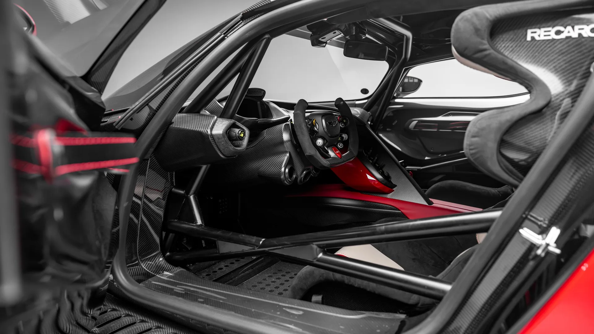 Aston Martin Vulcan de 2016, 23/29