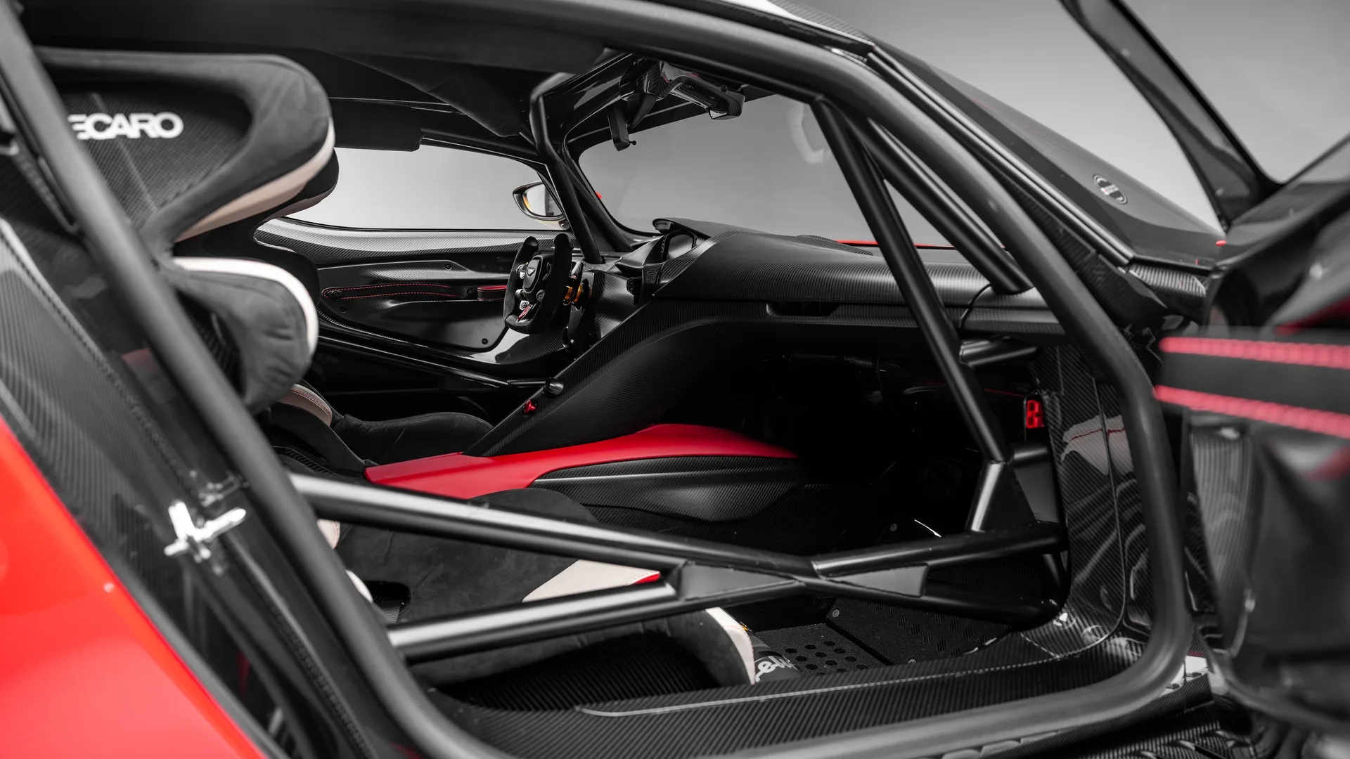 Aston Martin Vulcan de 2016, 24/29