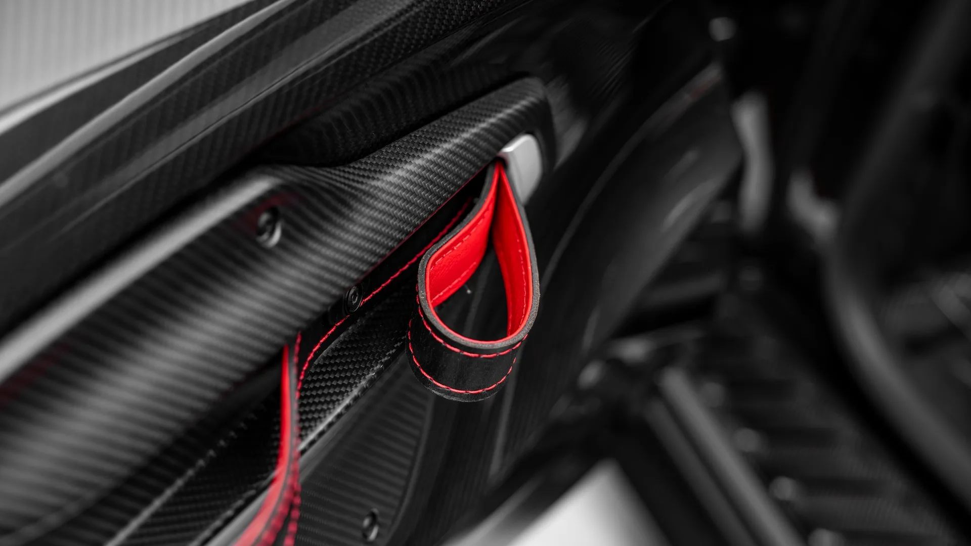 Aston Martin Vulcan de 2016, 28/29