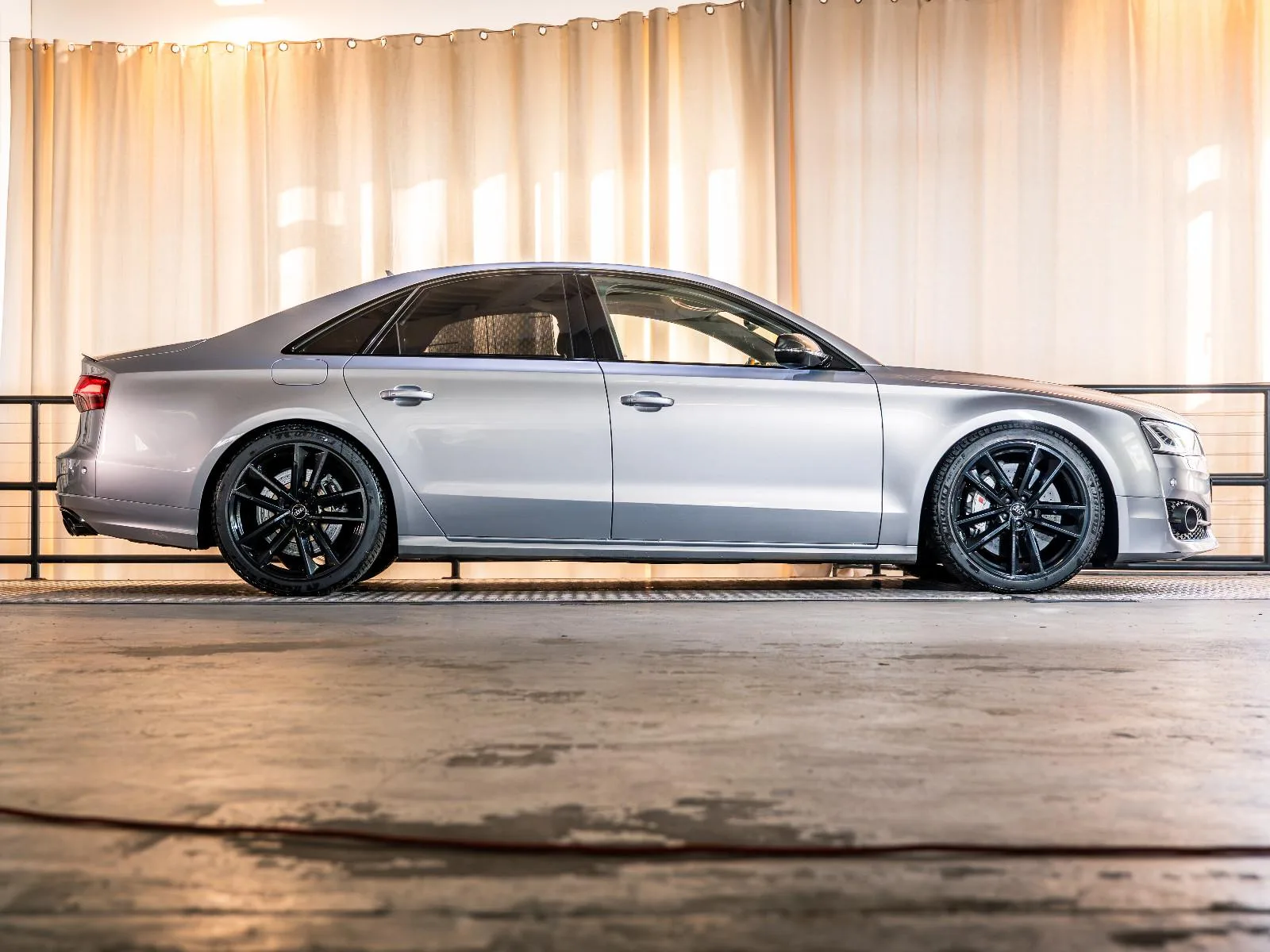 2016 Audi S8 plus, 2/30