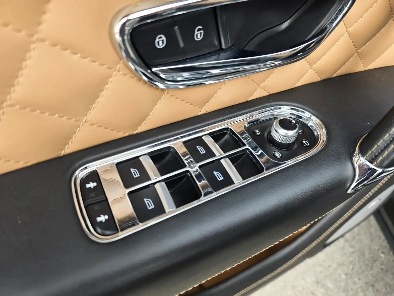 2016 Bentley Bentayga First Edition, 12/30