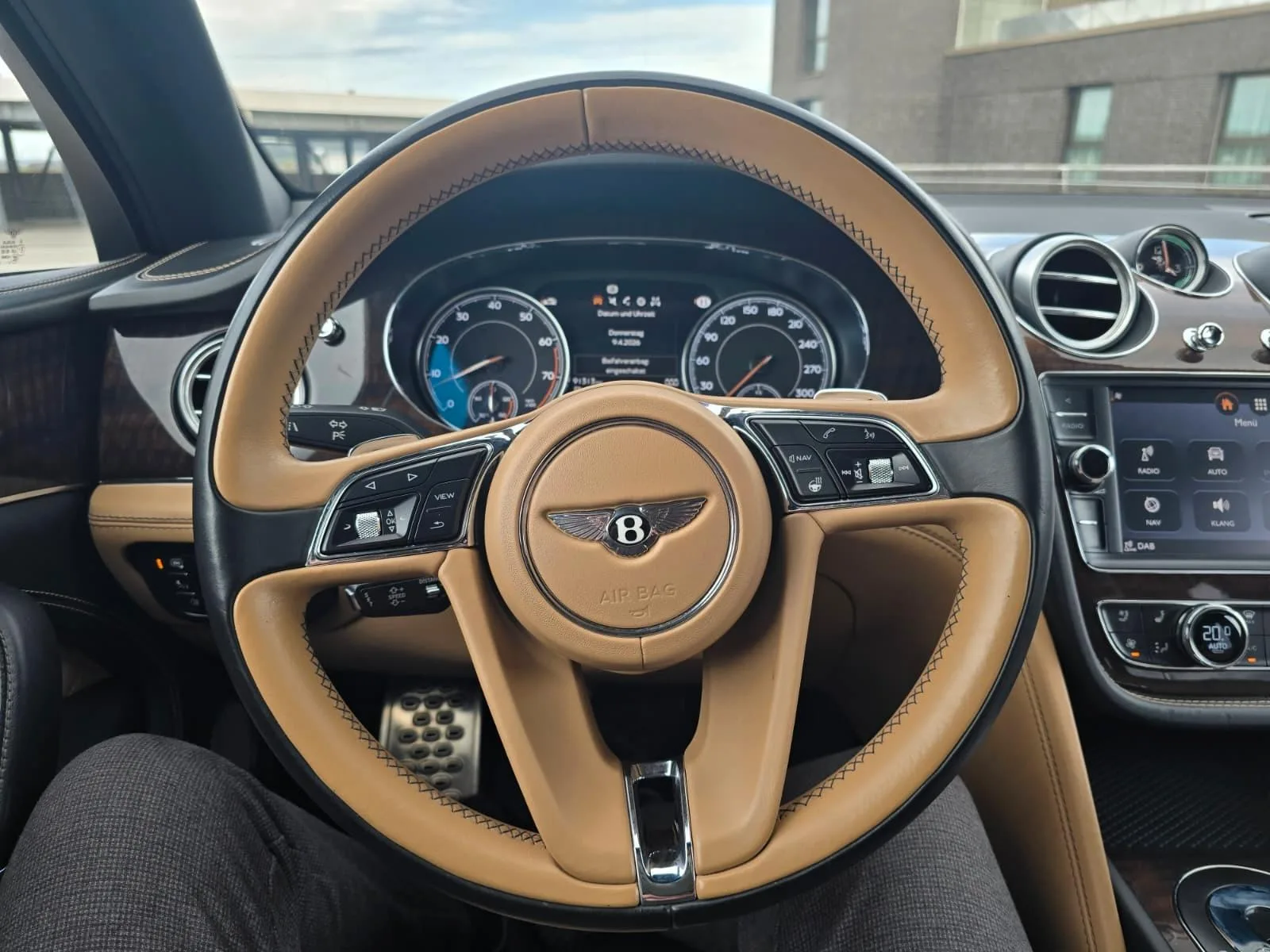 2016 Bentley Bentayga First Edition, 14/30