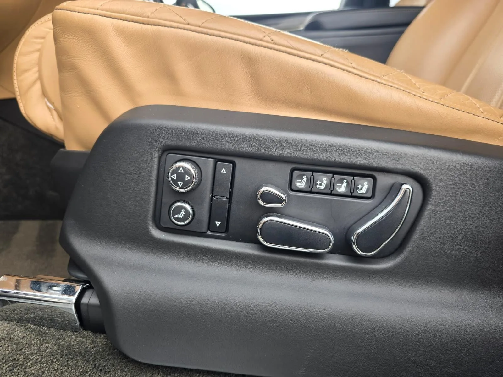 2016 Bentley Bentayga First Edition, 19/30