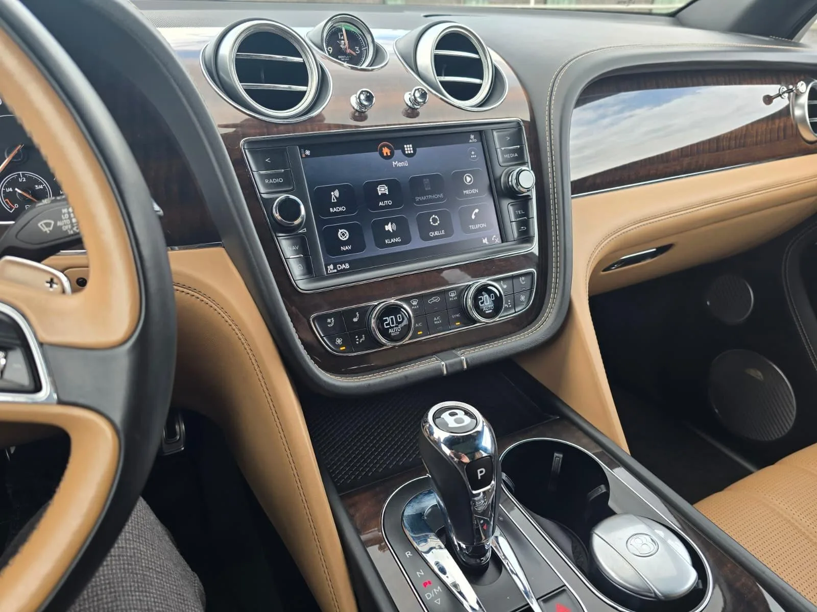 2016 Bentley Bentayga First Edition, 22/30