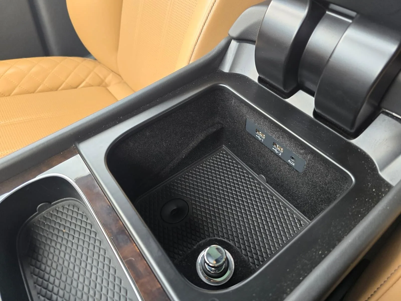 2016 Bentley Bentayga First Edition, 27/30