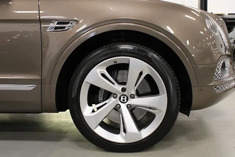 2016 Bentley Bentayga, 4/30