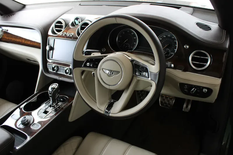 2016 Bentley Bentayga, 18/30