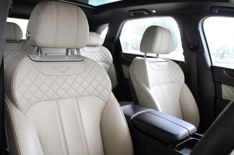 2016 Bentley Bentayga, 19/30