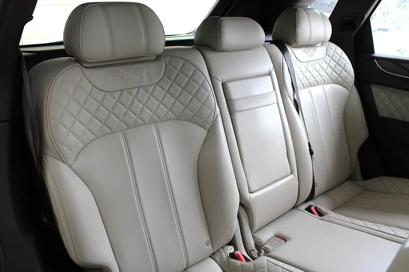 2016 Bentley Bentayga, 21/30