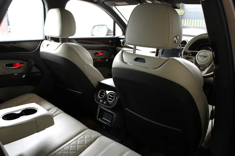 2016 Bentley Bentayga, 23/30