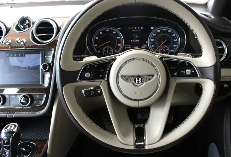 2016 Bentley Bentayga, 25/30
