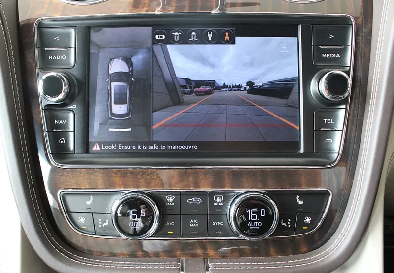 2016 Bentley Bentayga, 27/30