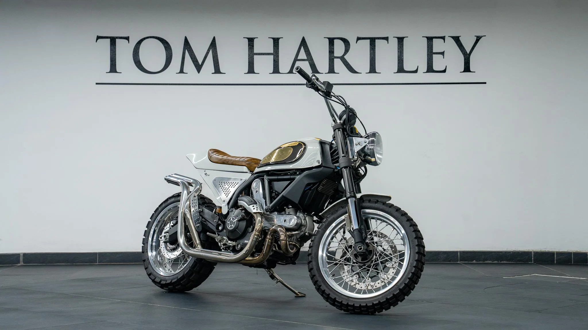 2016 Ducati Scrambler 800 Eccythump custom proposée par un concessionnaire spécialisé à Swadlincote, Royaume-Uni, photo principale