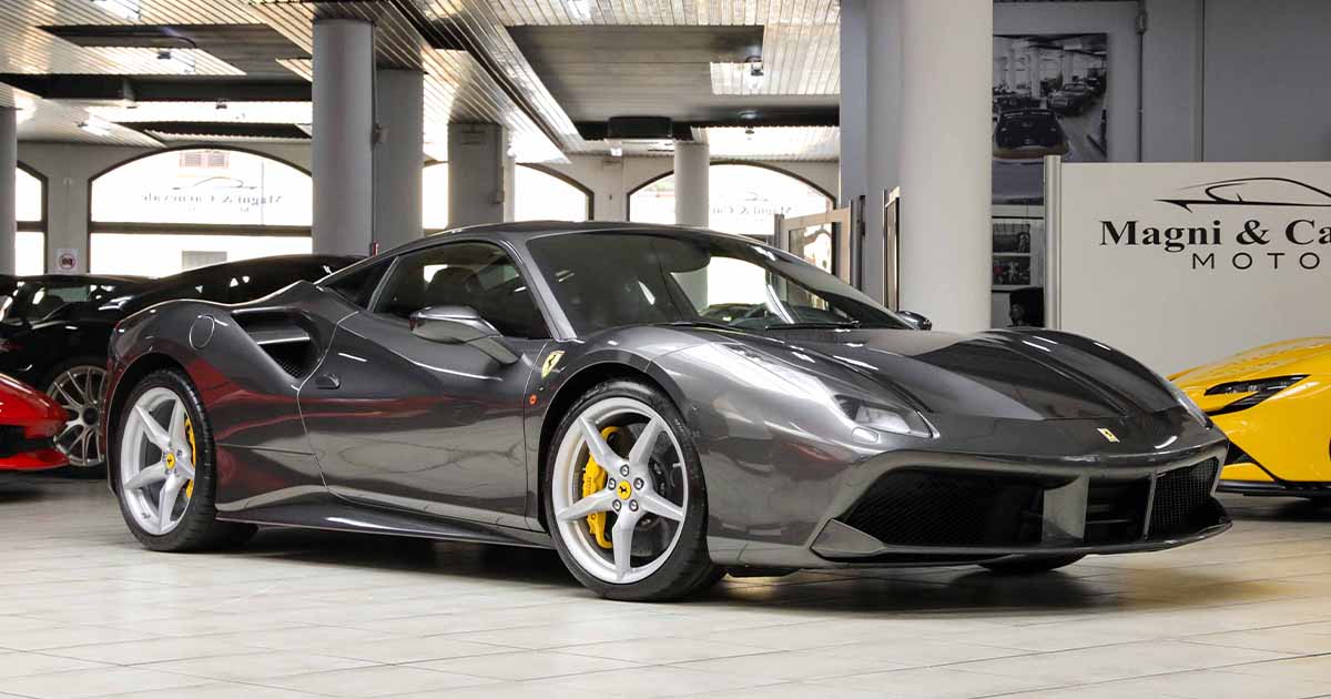 2016 Ferrari 488 GTB proposée par un concessionnaire spécialisé à Milan, Italie, photo principale