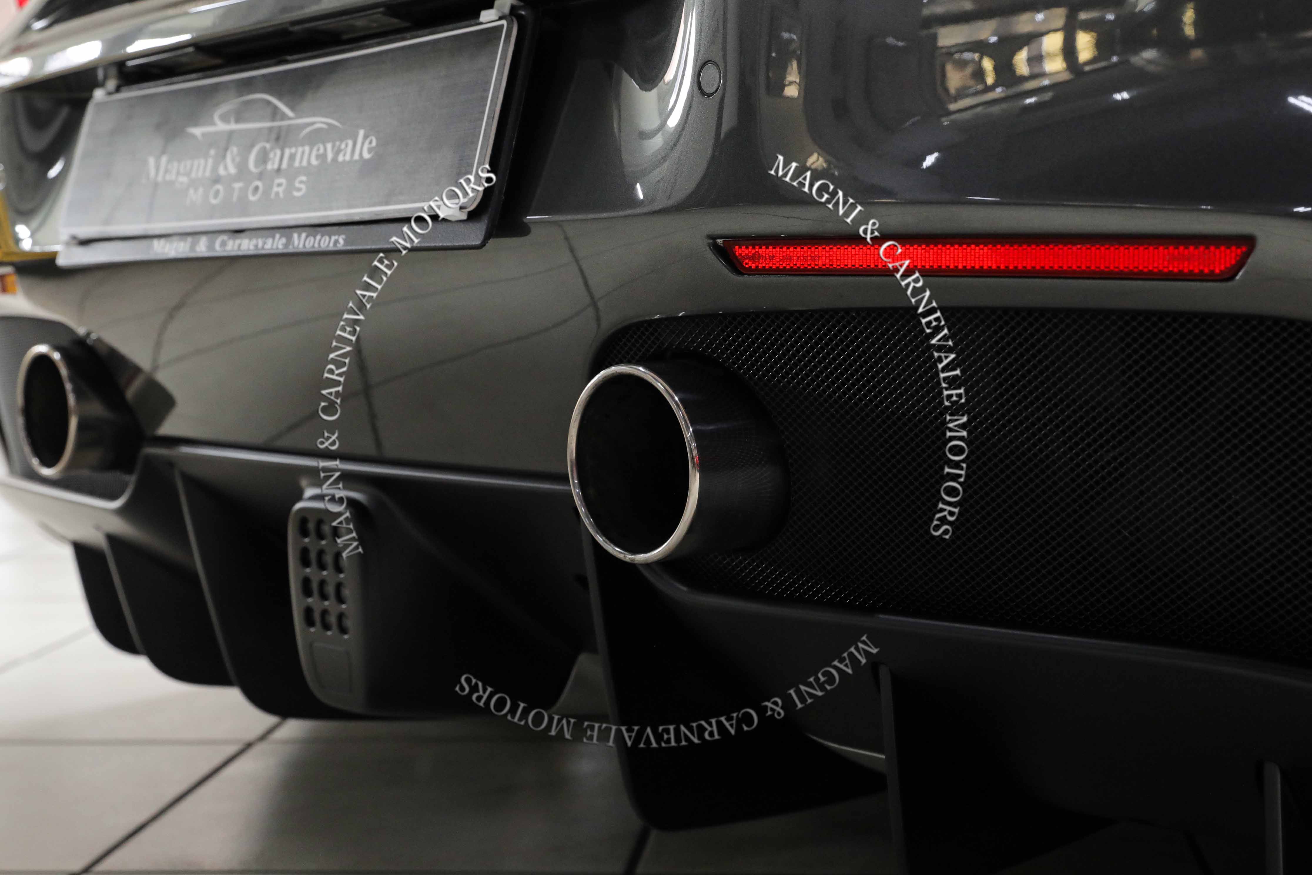 2016 Ferrari 488 GTB offered by a specialist dealer in Milan, Italy, photo 17 of 20