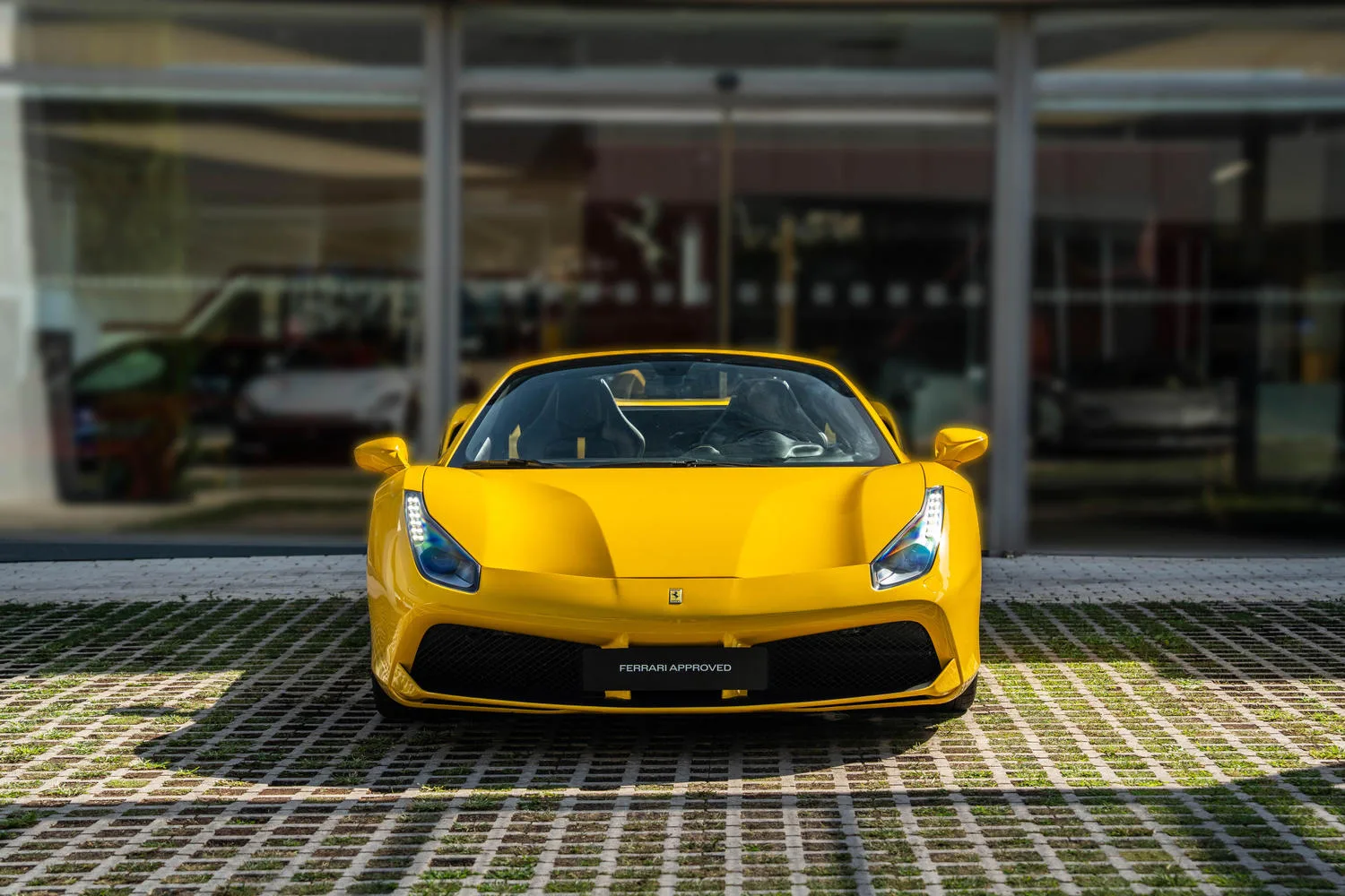 2016 Ferrari 488 Spider angeboten von einem Fachhändler in San Pedro Alcántara, Spanien, Hauptfoto