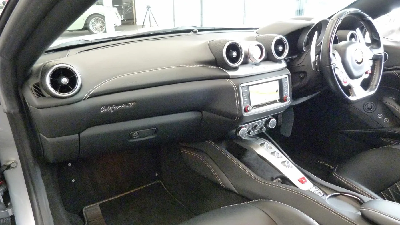 2016 Ferrari California T offered by a franchised dealer group in Cheltenham, United Kingdom, photo 3 of 25