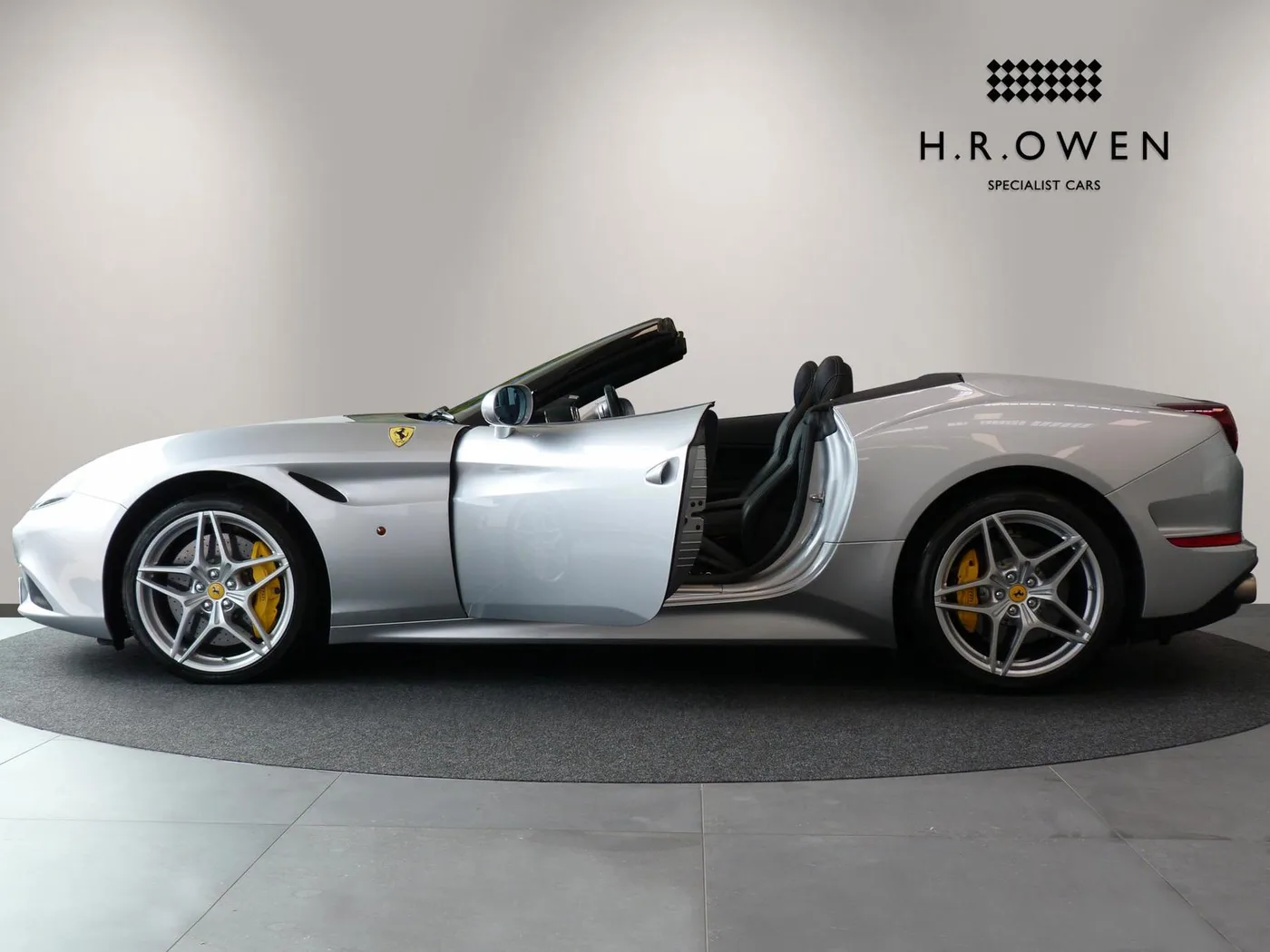 2016 Ferrari California T offered by a franchised dealer group in Cheltenham, United Kingdom, photo 7 of 25