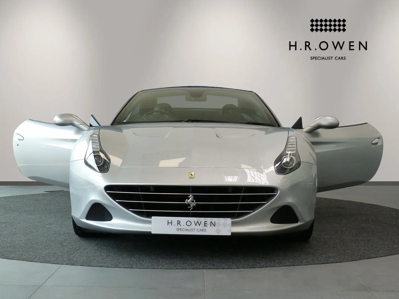2016 Ferrari California T offered by a franchised dealer group in Cheltenham, United Kingdom, photo 9 of 25