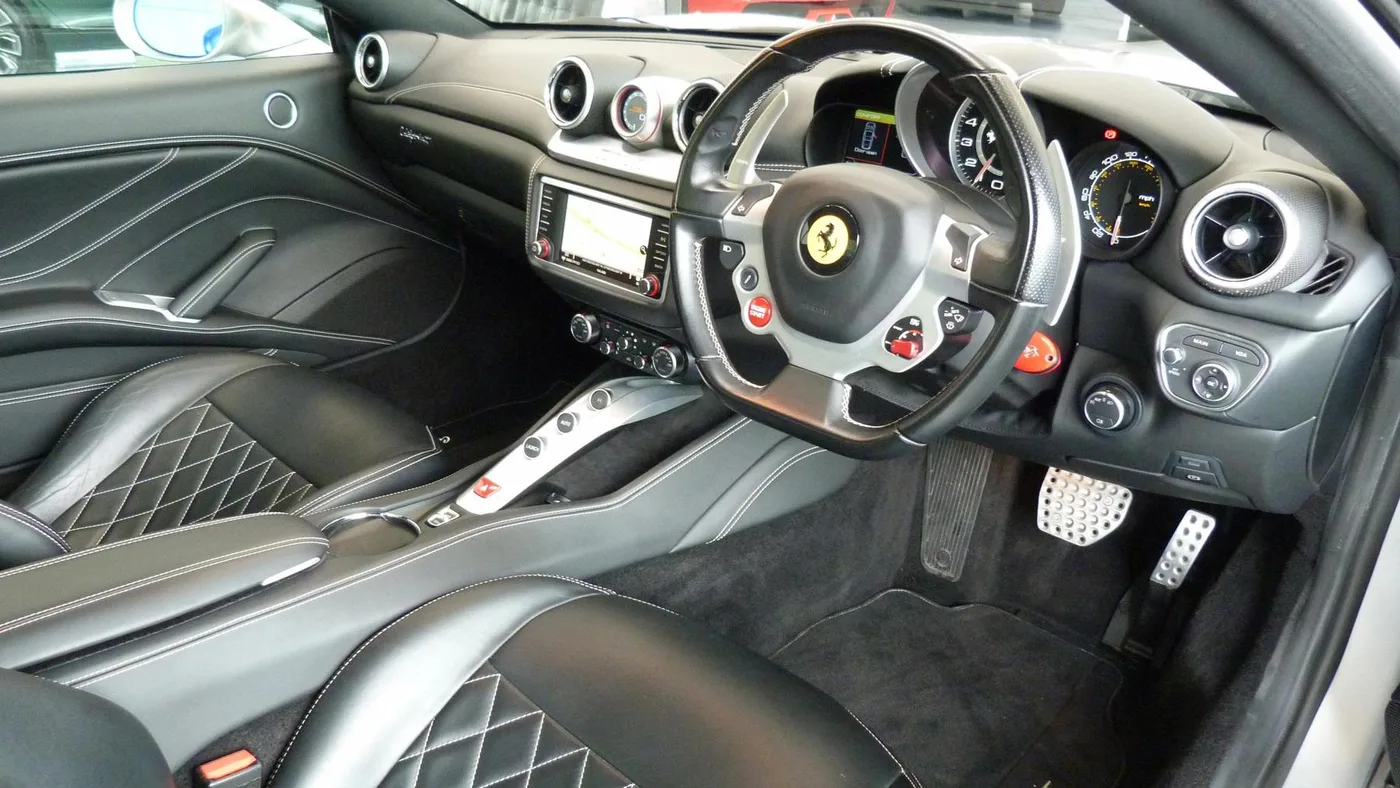 2016 Ferrari California T offered by a franchised dealer group in Cheltenham, United Kingdom, photo 17 of 25