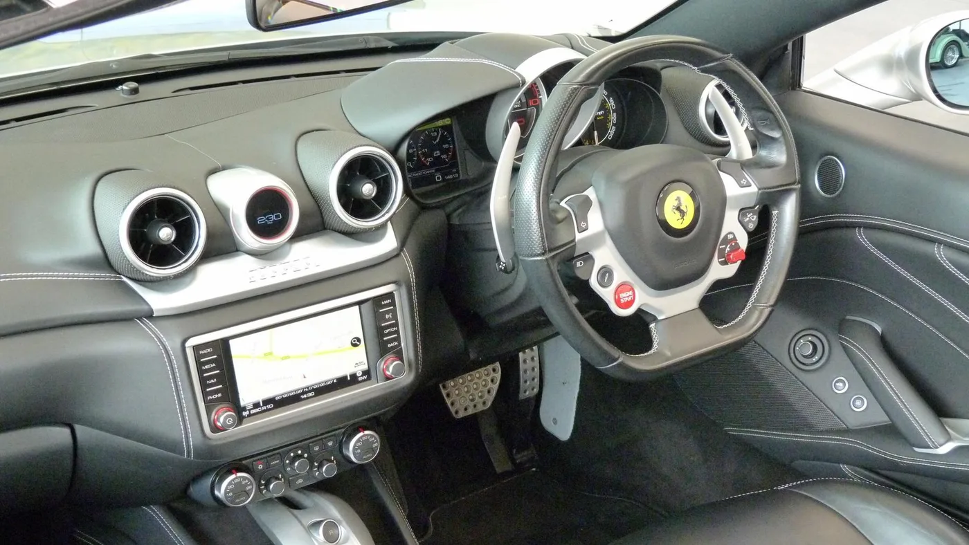 2016 Ferrari California T offered by a franchised dealer group in Cheltenham, United Kingdom, photo 24 of 25