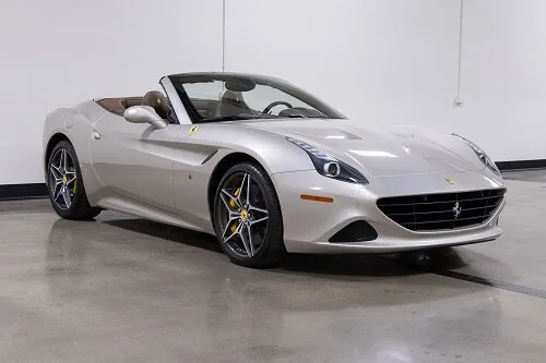 2016 Ferrari California T vendue par un concessionnaire spécialisé à Costa Mesa, États-Unis, photo principale