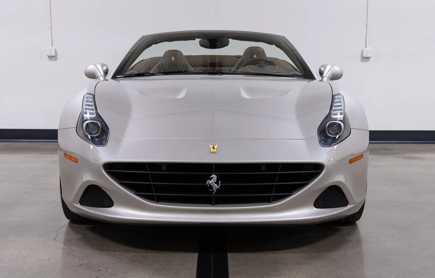 2016 Ferrari California T vendue par un concessionnaire spécialisé à Costa Mesa, États-Unis, photo 3 sur 15