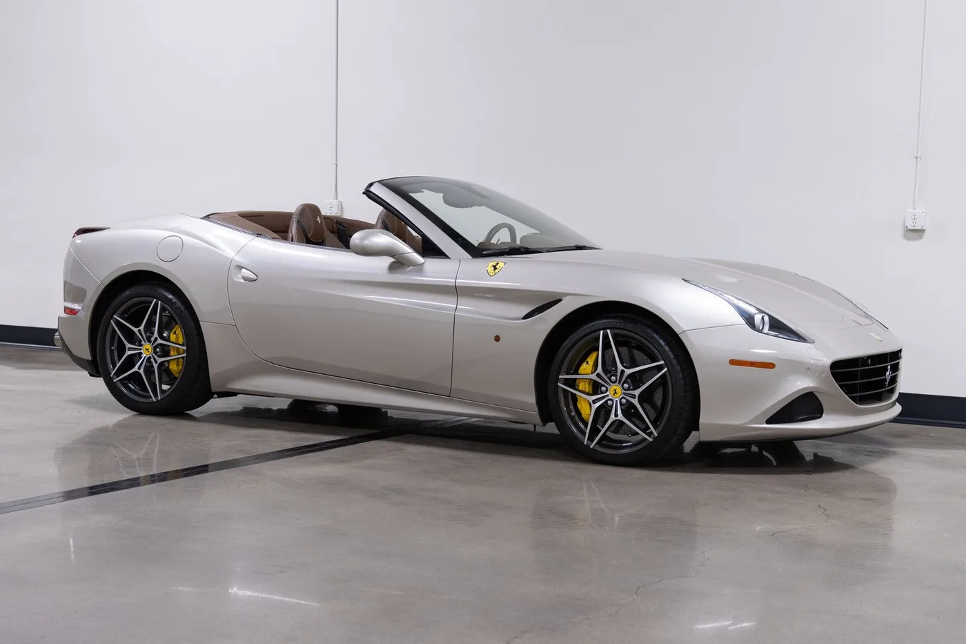 2016 Ferrari California T vendue par un concessionnaire spécialisé à Costa Mesa, États-Unis, photo 10 sur 15